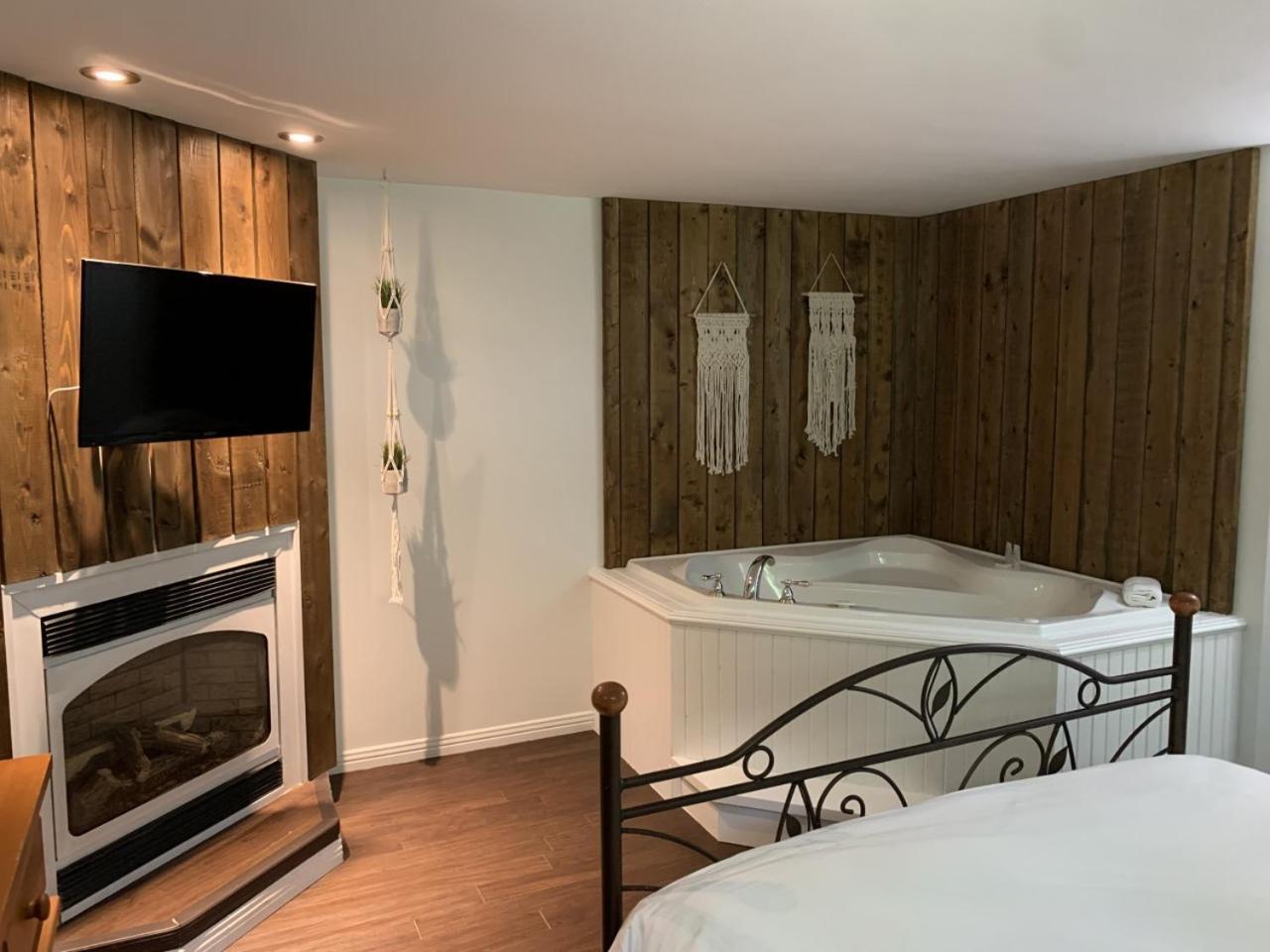 Domaine Des Montagnais Villa Notre-Dame-Des-Bois Exteriör bild